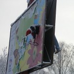 V Rusku prepasírovali človeka cez billboard. Varujú vodičov